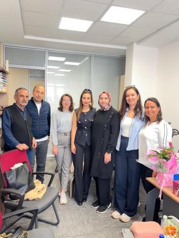 MERKEZ MÜDÜRLÜĞÜMÜZ VE ÖĞRETİM ELEMANLARIMIZIN DR. ÖĞR. ÜYESİ ASLI KOÇAK’A HAYIRLI OLSUN ZİYARETİ