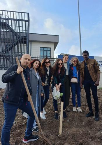 MİLLİ AĞAÇLANDIRMA GÜNÜ KAPSAMINDA ÜNİVERSİTEMİZİN DÜZENLEMİŞ OLDUĞU FİDAN DİKİM ETKİNLİĞİNE MERKEZİMİZ AKADEMİK VE İDARİ PERSONELİ İLE ÖĞRENCİ VE KURSİYERLERİMİZ KATILMIŞTIR